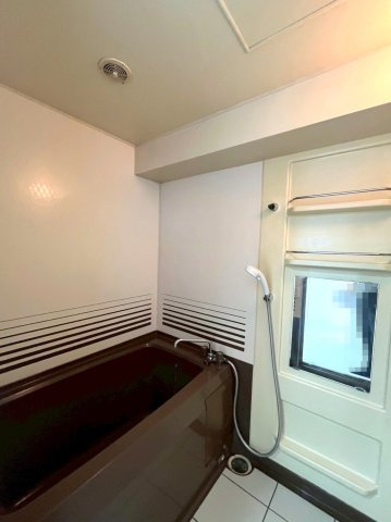 京阪「丹波橋」駅徒歩１6分◆東高瀬川を望むリフォーム済み３ＬＤＫ住戸◆丹波橋日光ハイツの浴室|浴室
