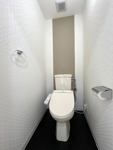 京阪「丹波橋」駅徒歩１6分◆東高瀬川を望むリフォーム済み３ＬＤＫ住戸◆丹波橋日光ハイツのトイレ|トイレ