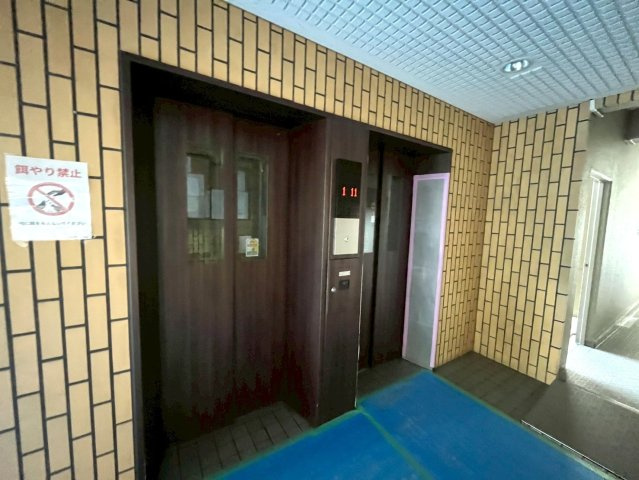 京阪「丹波橋」駅徒歩１6分◆東高瀬川を望むリフォーム済み３ＬＤＫ住戸◆丹波橋日光ハイツのその他共用部分|エレベーター