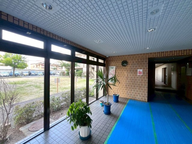 京阪「丹波橋」駅徒歩１6分◆東高瀬川を望むリフォーム済み３ＬＤＫ住戸◆丹波橋日光ハイツのエントランス|エントランス