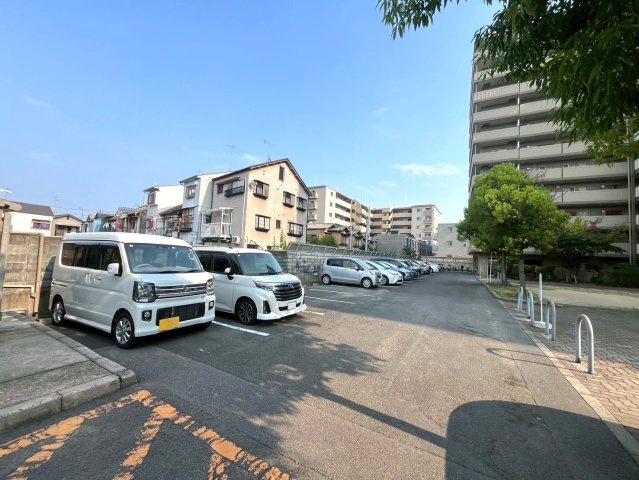 京阪「丹波橋」駅徒歩１6分◆東高瀬川を望むリフォーム済み３ＬＤＫ住戸◆丹波橋日光ハイツの駐車場|駐車場