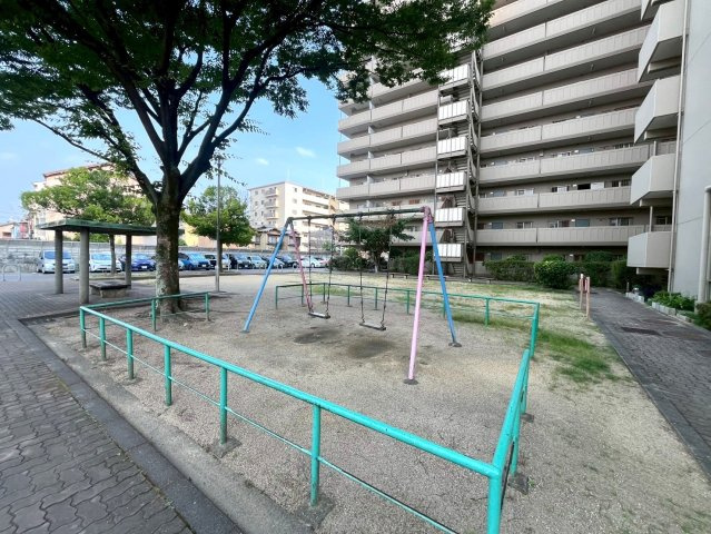 京阪「丹波橋」駅徒歩１6分◆東高瀬川を望むリフォーム済み３ＬＤＫ住戸◆丹波橋日光ハイツのその他|マンション横公園