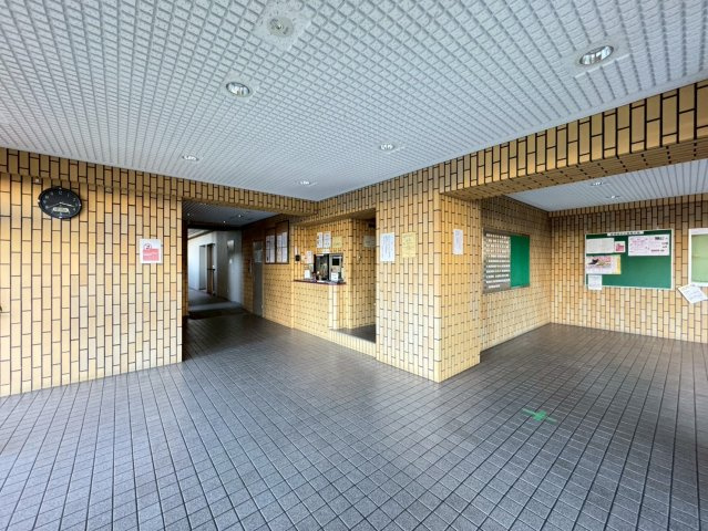 京阪「丹波橋」駅徒歩１6分◆東高瀬川を望むリフォーム済み３ＬＤＫ住戸◆丹波橋日光ハイツのエントランス|エントランス