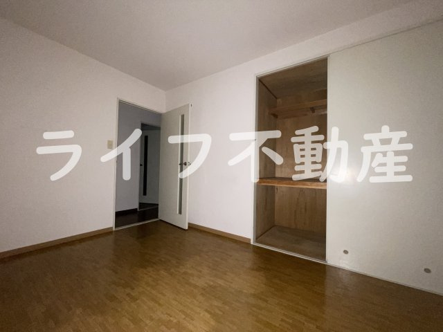 城賀パレスの寝室|落ち着いた色調の寝室です