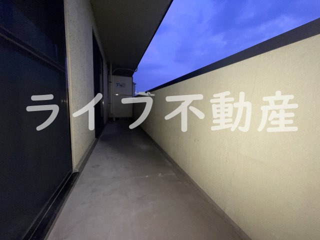 城賀パレスのバルコニー|暖かな日差しのふりそそぐバルコニー