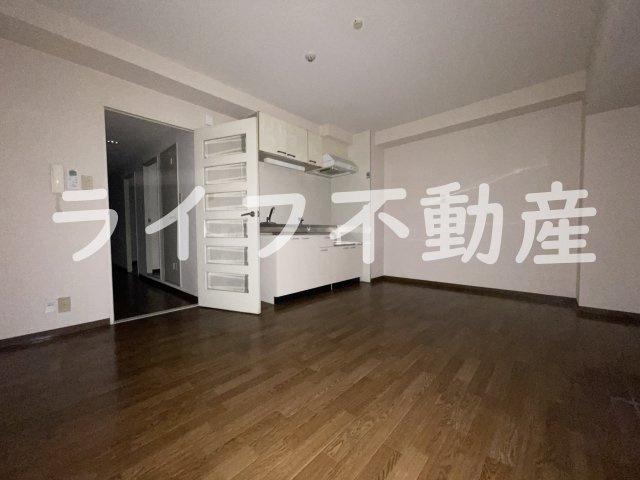 城賀パレスの居間・リビング|こちらのリビングで趣味の時間をお楽しみください