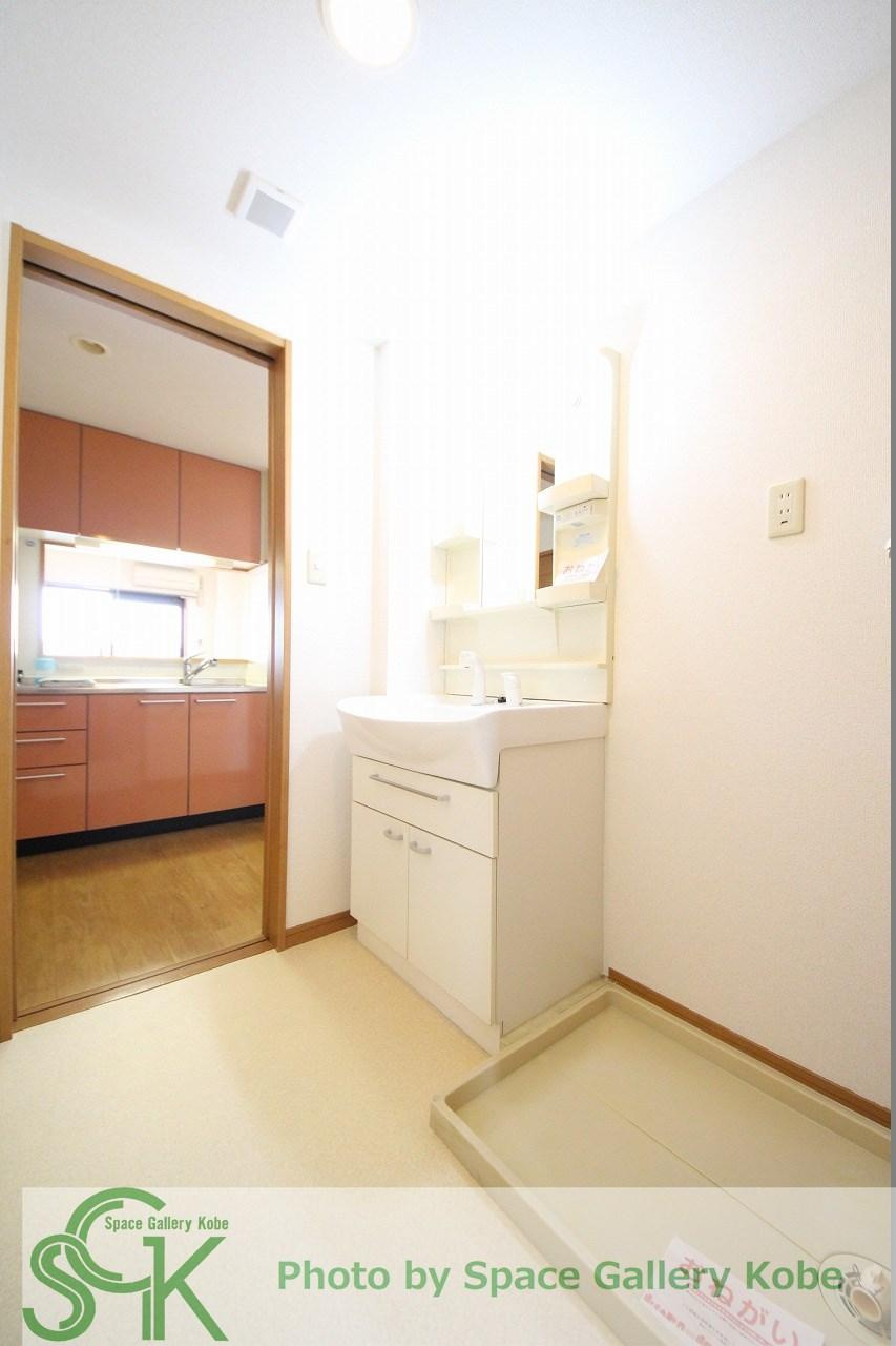 コミュノーテ　半右衛門の洗面所|※お部屋により仕様が異なる場合があります。