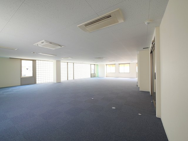 メディカル学園前の内装