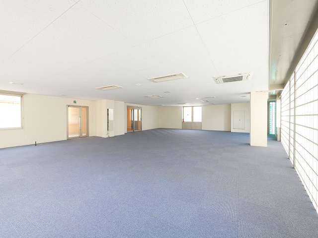 メディカル学園前の内装