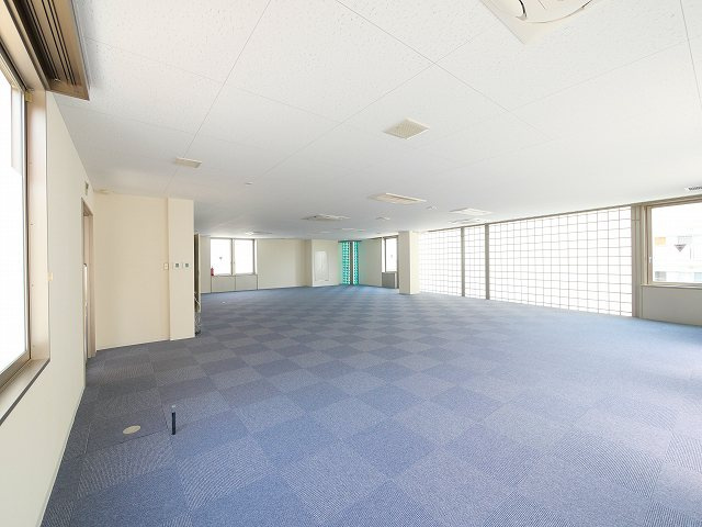 メディカル学園前の内装