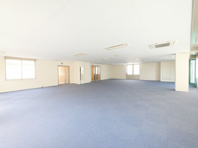 メディカル学園前の内装