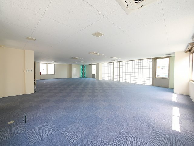 メディカル学園前の内装