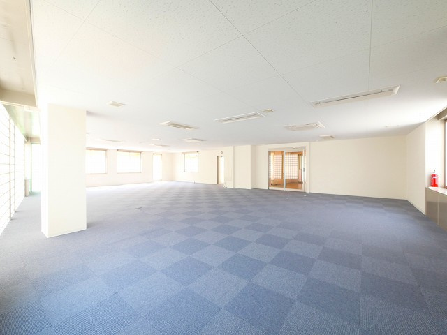 メディカル学園前の内装