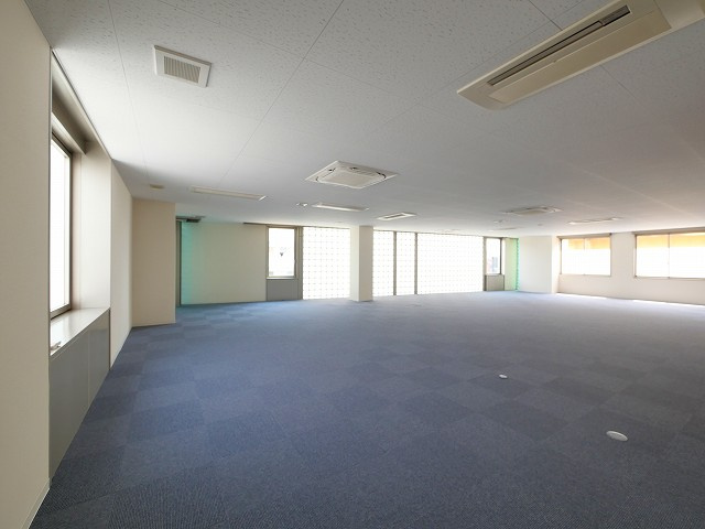 メディカル学園前の内装