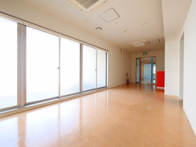 メディカル学園前の内装