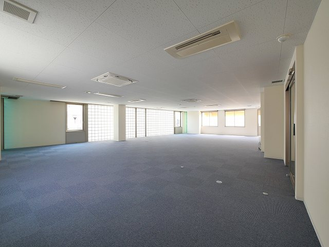 メディカル学園前の内装