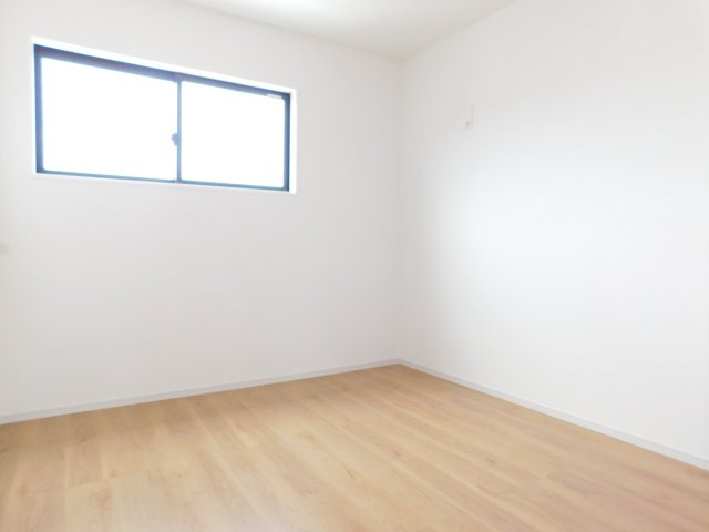 名古屋市中川区横前町の新築一戸建の洋室|◇洋室◇　　明るい洋室４．８帖　