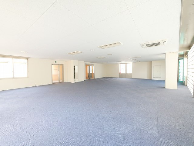 メディカル学園前の内装