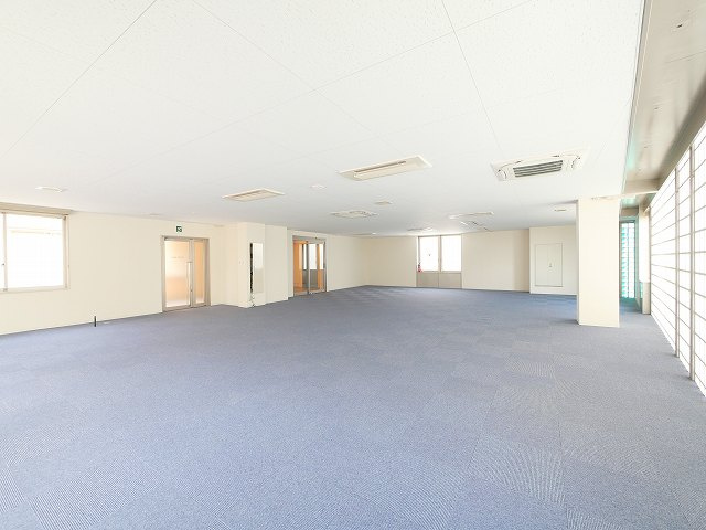 メディカル学園前の内装