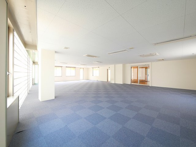 メディカル学園前の内装