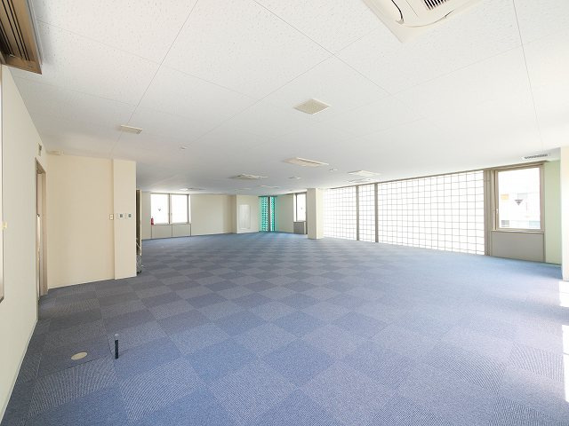 メディカル学園前の内装