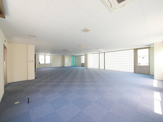 メディカル学園前の内装