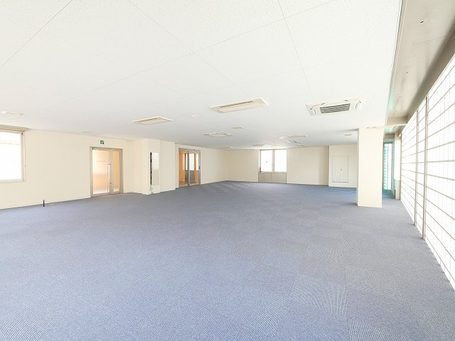 メディカル学園前の内装