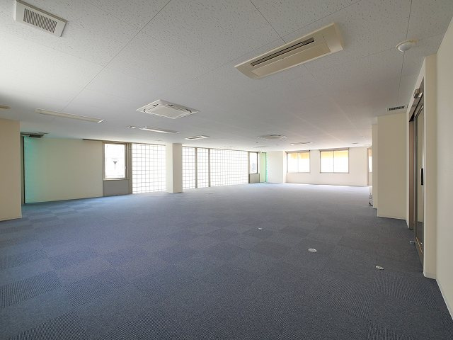 メディカル学園前の内装