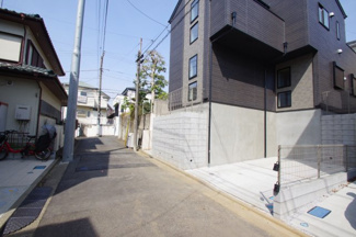 【前面道路含む現地写真】