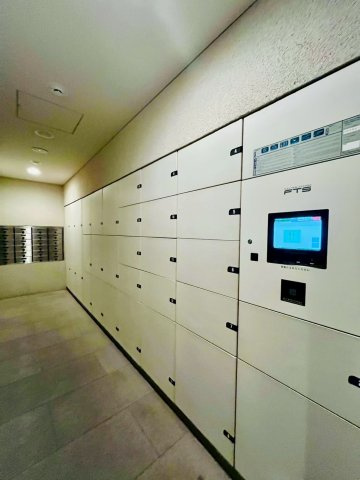 ステイツ城東グランプレイスの設備|非対面で荷物を受け取れる宅配ボックス。忙しい家庭にうれしい設備です。