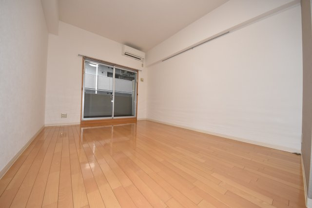 アーデンタワー靭公園の居間・リビング