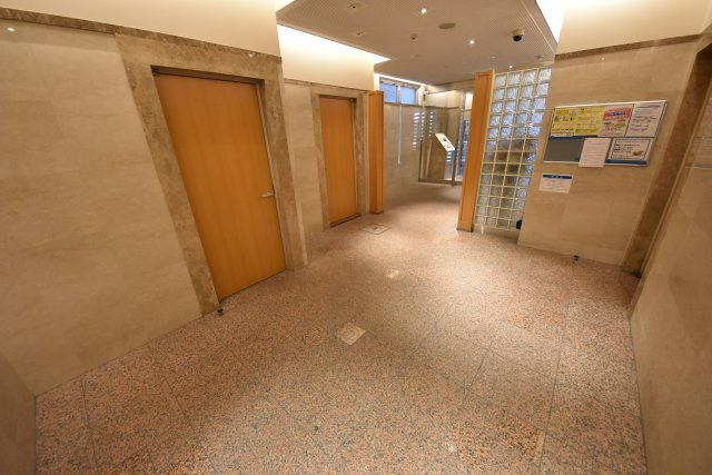 アーデンタワー靭公園のエントランス