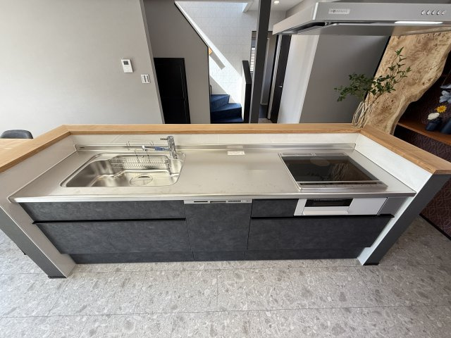 守山市金森町 中古戸建 天然木フルリノベーションのキッチン