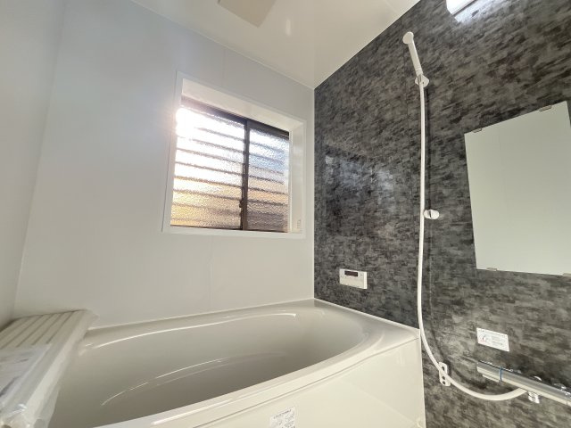 守山市金森町 中古戸建 天然木フルリノベーションの浴室