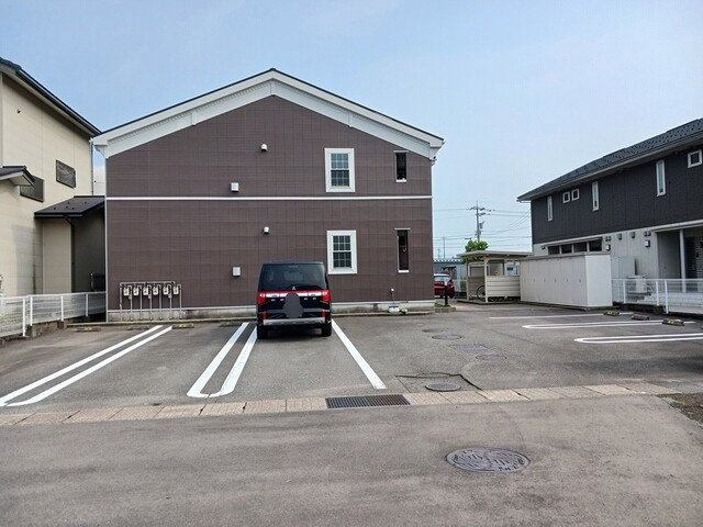 ファミール　ハウスⅤ　Ａの駐車場