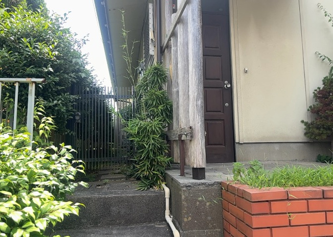 【外観】 | 土地購入を検討されている場合、境界杭がない状態で購入してしまうと境界確定測量をする必要があり、費用がかかります。購入の前に、売主、隣土地所有者立ち合いのもと境界を確定し境界杭を設置するのがベストです。