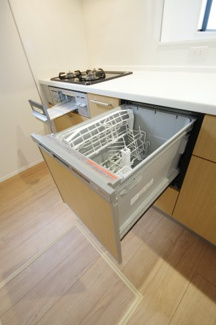 【キッチン】 | 【仲介手数料無料！！】川崎市麻生区多摩美1丁目　新築戸建て（全4棟）3号棟　3980万円 | 食器洗い乾燥機
