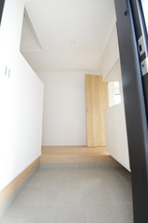 【玄関】 | 【仲介手数料無料！！】川崎市麻生区多摩美1丁目　新築戸建て（全4棟）3号棟　3980万円