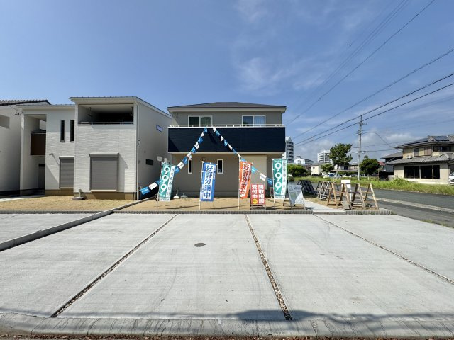 いろどりアイタウン中央区遠州浜２丁目　　3号棟の駐車場|ゆとりある駐車スペースは並列で4台分！