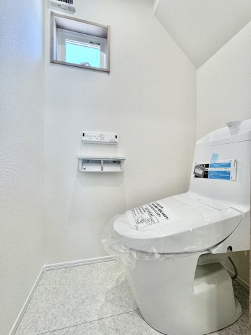 いろどりアイタウン中央区遠州浜２丁目　　3号棟のトイレ|ホワイトで清潔感のあるトイレ！