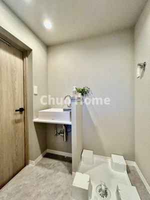 【防犯設備】 | 南砂四丁目住宅 | 【防犯カメラ】何かあった時の大事な証拠になることももちろんなりますが、防犯というくらいですので大事なのは防犯カメラがあることによって抑止力につながることですよね。