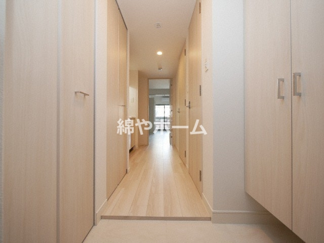 S-RESIDENCE日本橋Qualierの玄関|収納もある玄関です