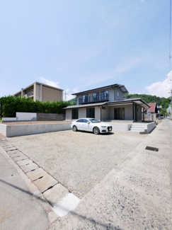 【外観】 | 塗装・外壁リフォーム済みで清潔感◎　南東角地で陽当たり良好