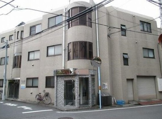 【外観】 | 鉄筋コンクリート造のがっちりとした建物。