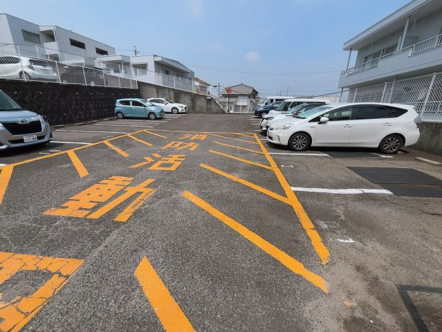 真栄マンション共和の駐車場