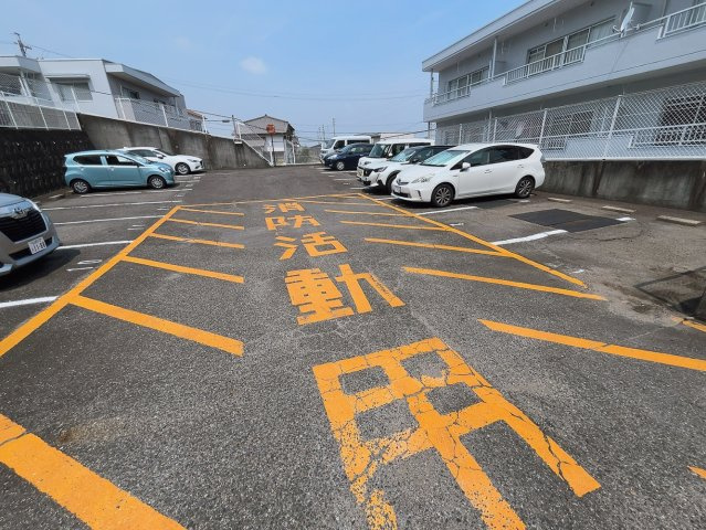 真栄マンション共和の駐車場