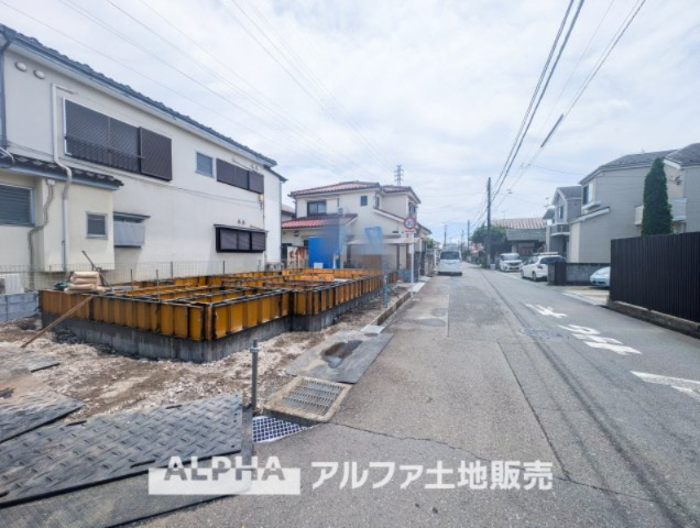 日野市西平山5丁目新築戸建の前面道路含む現地写真|【outward appearance】
◆時を忘れる場所◆みんなが集い、食事と楽しい会話が始まる。話に夢中になり、ついつい時を忘れ夜半過ぎになってしまう。そんな束の間の幸せを感じさせてくれる場所。