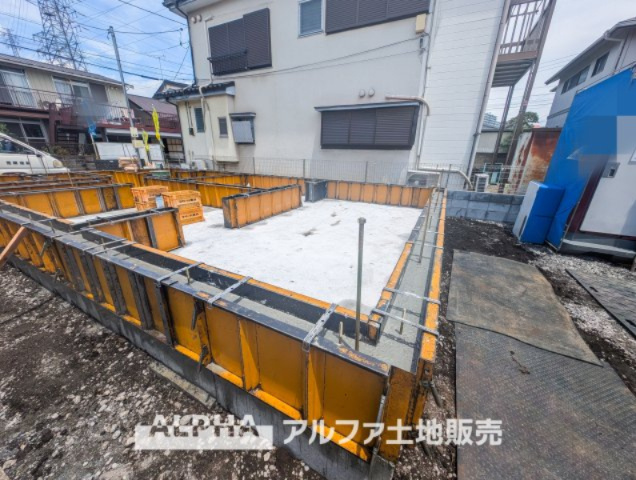 日野市西平山5丁目新築戸建の外観|【Blue sky】
◆青空に包まれて◆ベランダから望む紺碧の空。外を眺め時を忘れるなんて、ひさしかたぶりだろうか。こんなにも広く美しい情景が我が家にも広がっているなんて。こんな時間を大切にしたい。