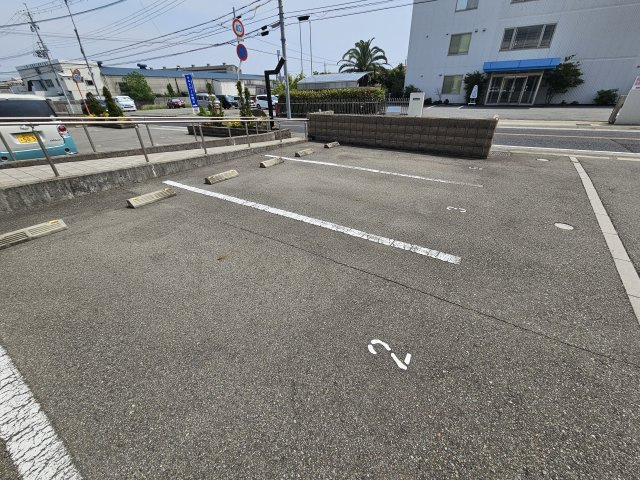 グランディール　サクラ　２番館の駐車場