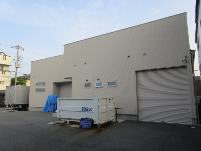 門真市下馬伏町の倉庫の外観